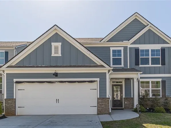 5900 Screech Owl Dr, Flowery Branch, GA 30542