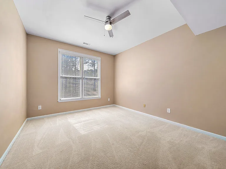 130 Candler Ct — Photo 39