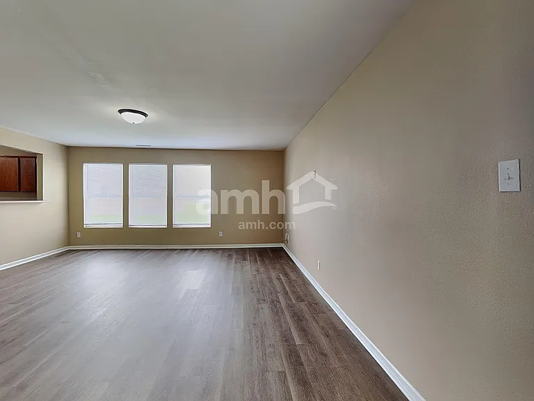 3126 Hurst St — Photo 7