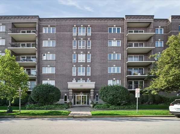 1327 Brown St Unit 303, Des Plaines, IL 60016
