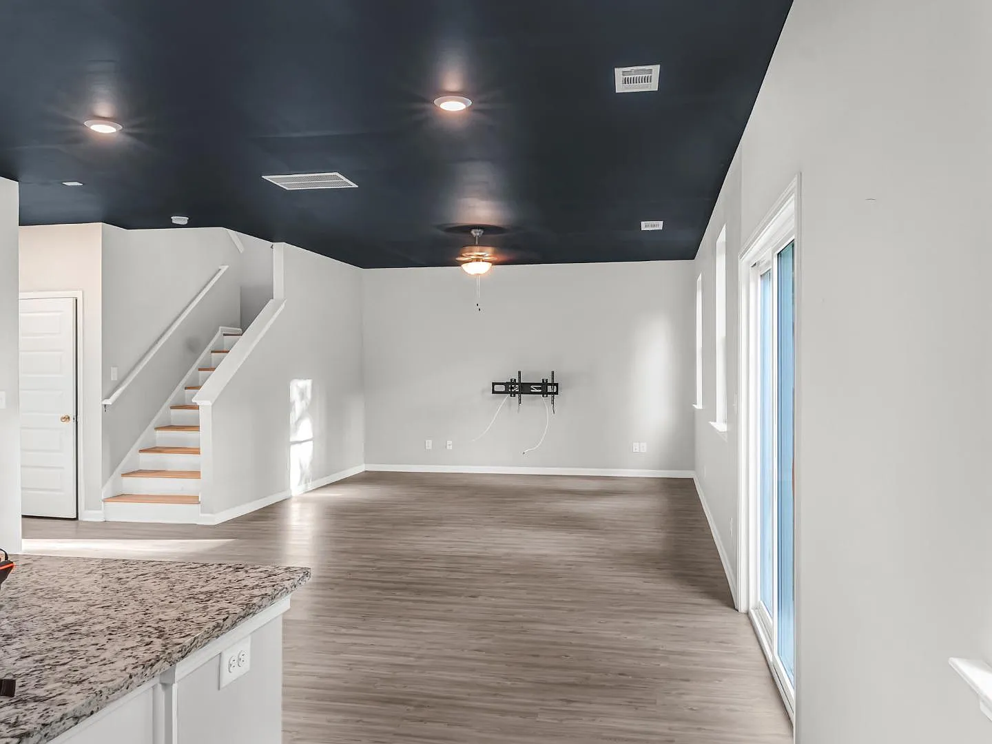 2054 Maplewood Way — Photo 3