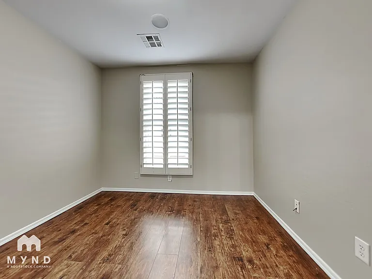 5733 S 21st Pl — Photo 11