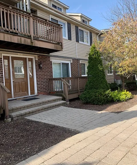 853 Village Quarter Rd — Photo 7