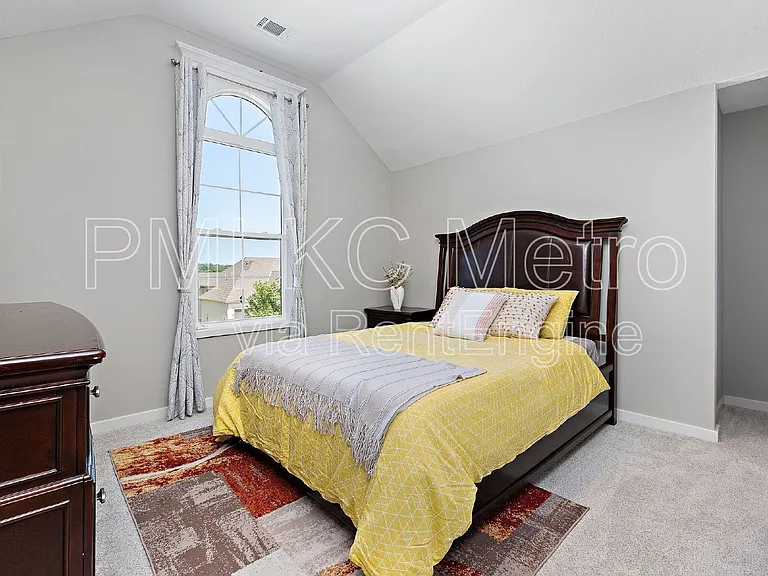 15708 Canterbury St — Photo 33