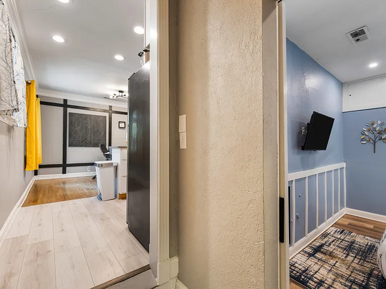 Circle Dr — Photo 29