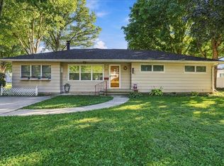 910 Warren St, Chenoa, IL 61726