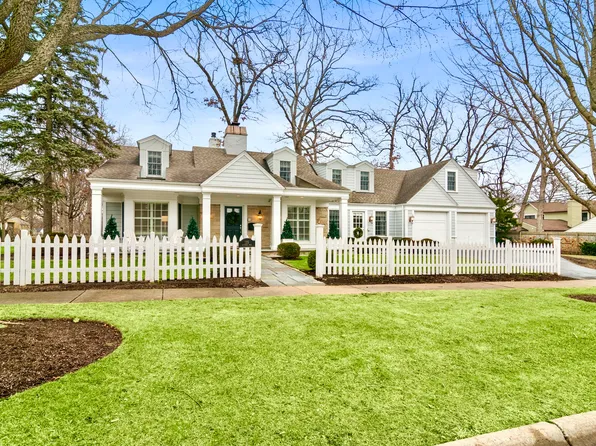 135 S Maywood Rd, Lake Forest, IL 60045