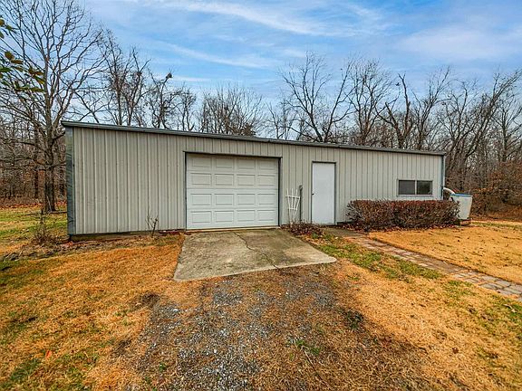 5th image of 14080 Eastland Dr