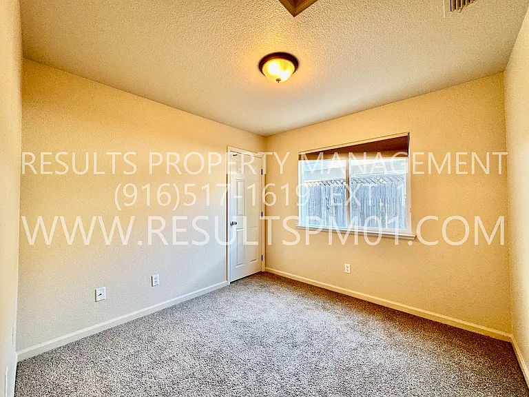 1529 Blue Squirrel St — Photo 9