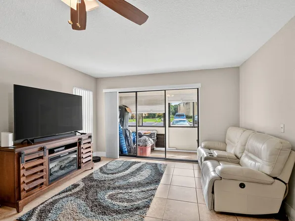 815 Sky Pine Way #B1, Greenacres, FL 33415