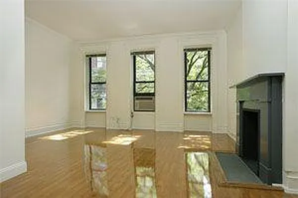 Rented by R New York | media 8