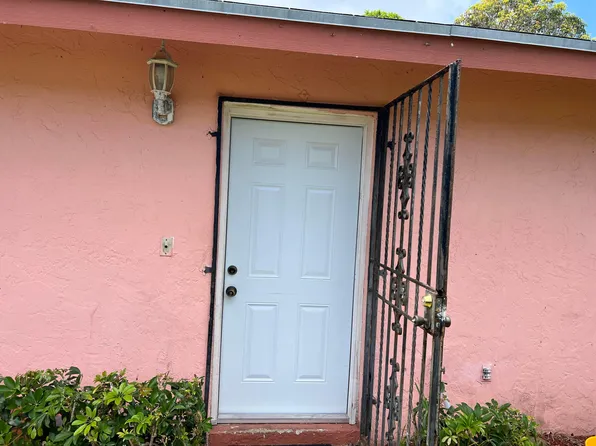 608 SE 2nd Avenue, Delray Beach, FL 33483