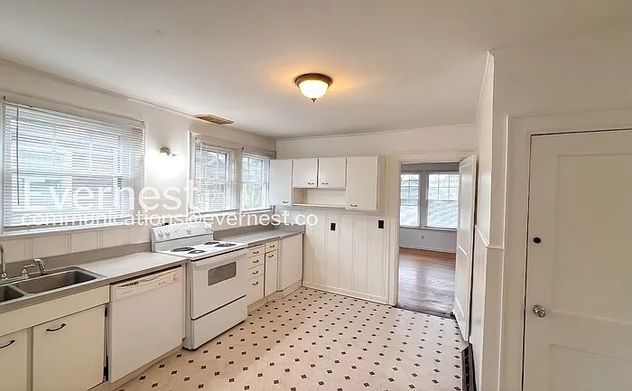 1125 Highland Dr — Photo 4