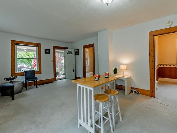 3rd image of 628 N Francis Ave