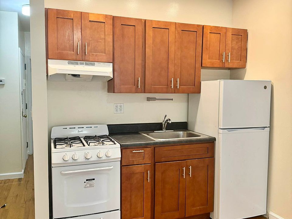 2nd image of 420 E 73rd St APT 2A