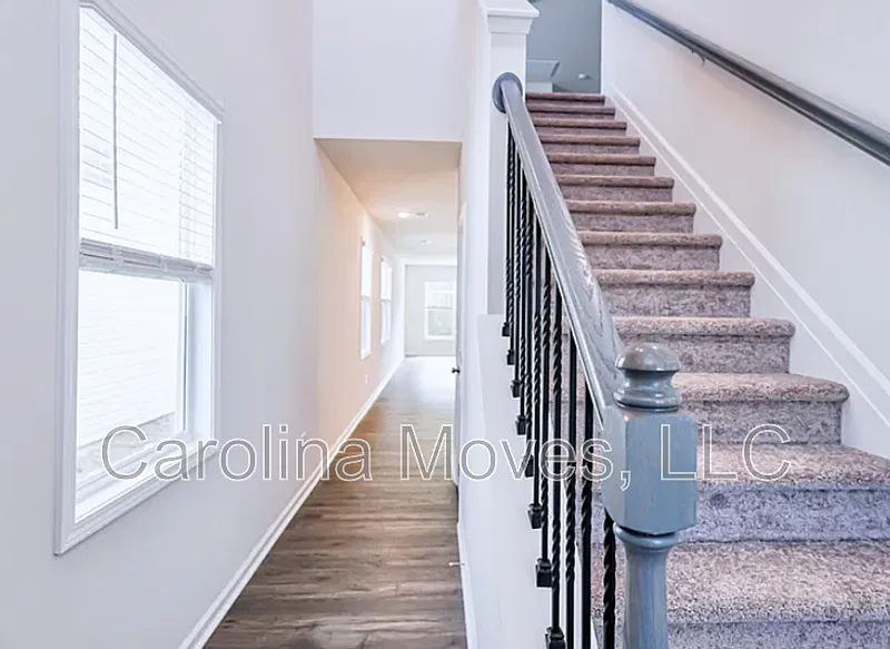 4 bed, 2.5 bath, 2046 sqft, $1,750 — Photo 2