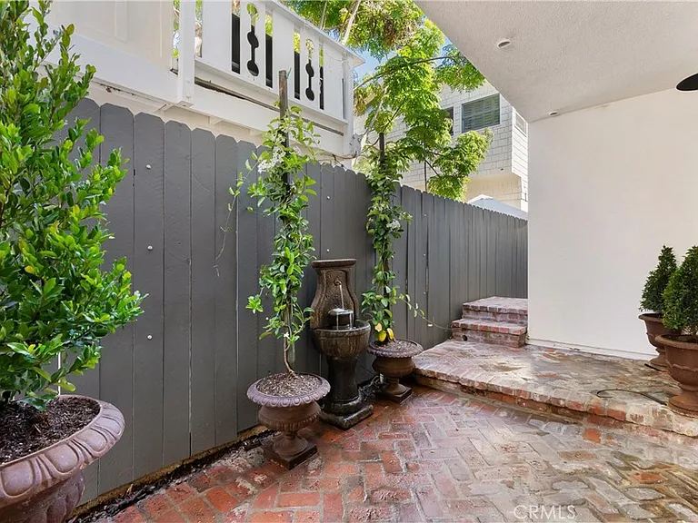 617 1/2 Acacia Ave — Photo 2
