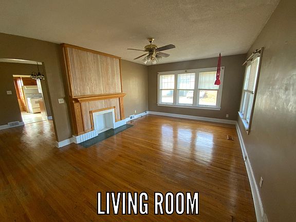 2nd image of 302 E Raymond Ave