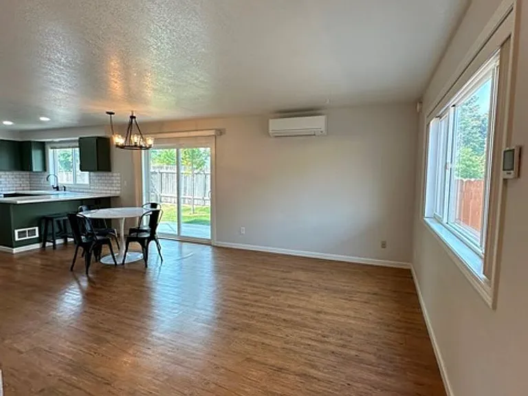 1716 Lakeview Ave — Photo 2