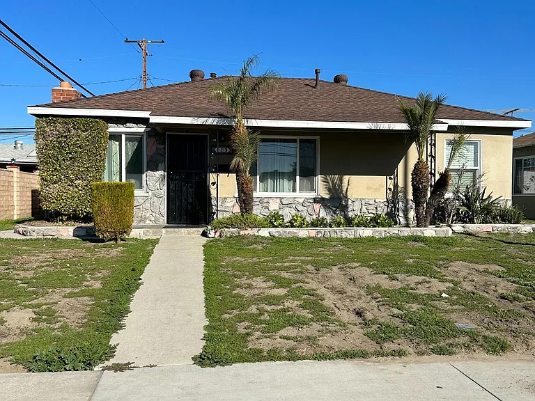 11213 Foster Road Front View