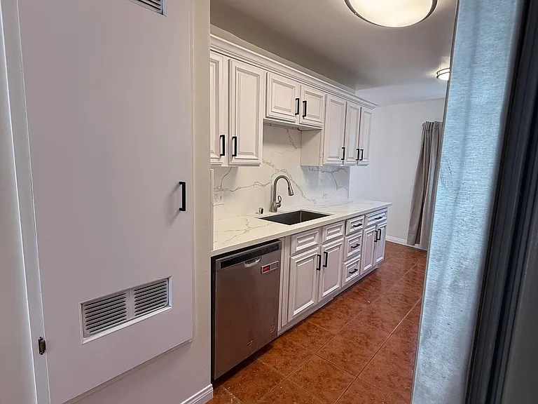 2446 S Centinela Ave — Photo 13