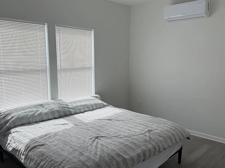 147 Vine St — Photo 8
