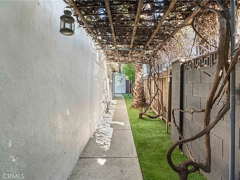 6512 Coldwater Canyon Ave — Photo 24