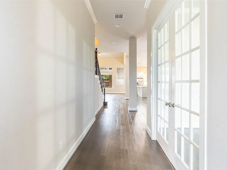 1113 Peacock Blvd — Photo 4