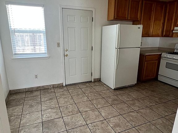 4th image of 101 E Lang St APT D