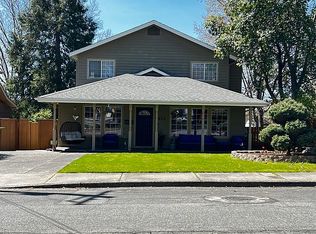 422 NE 11th St, Grants Pass, OR 97526