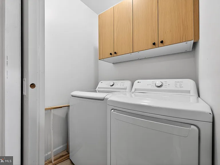 2100 E Dauphin St — Photo 24