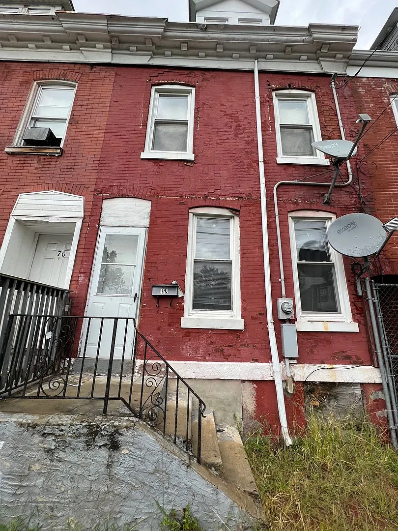 468 W Hanover St photo 1