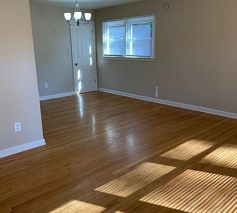 4th image of 695 Saint Anthony Ln