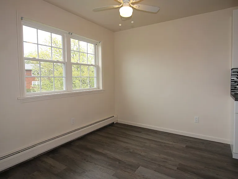 Stevens Manor Apartments — Photo 17