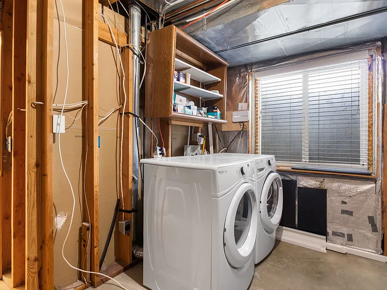 318 E Spyglass Dr — Photo 24