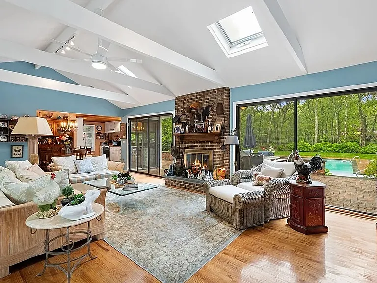 27 Wooded Oak Ln — Photo 4