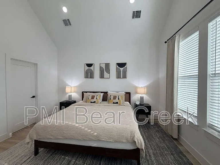 2706 Cochran St — Photo 12