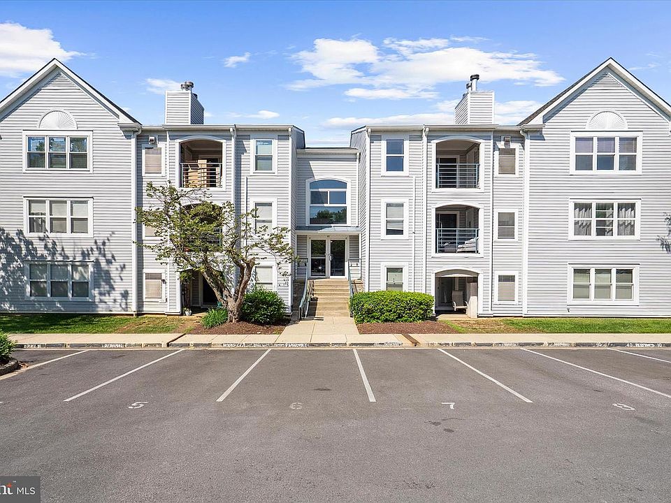 1st image of 40L Greystone Ct #L