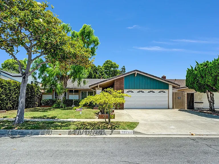 18096 Lemon St — Photo 3