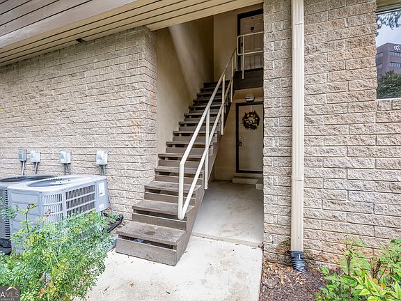 3rd image of 346 Carpenter Dr APT 18