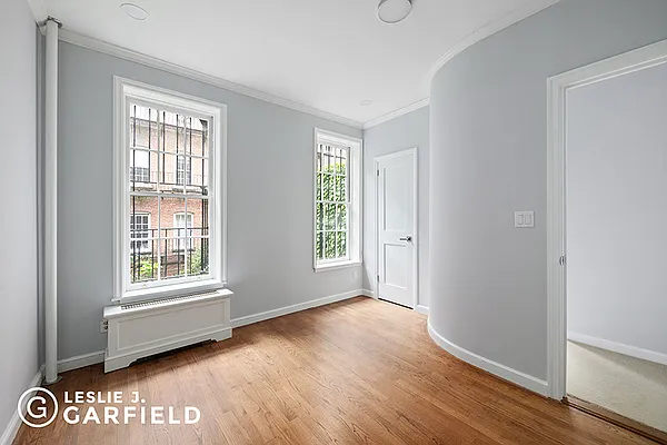 Rented by Leslie J. Garfield | media 25