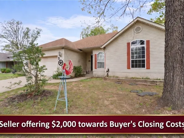 2 Lowther Ln, Bella Vista, AR 72714