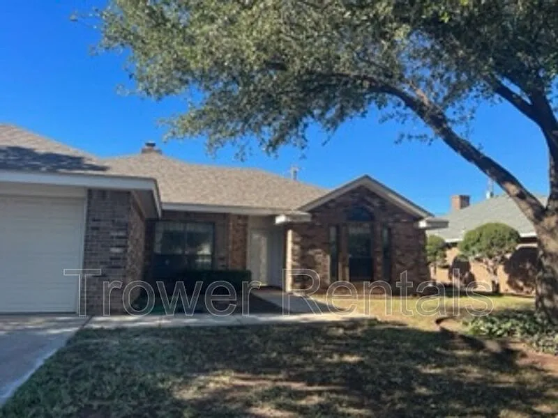 3 bed, 2.0 bath, 1857 sqft, $2,400 — Photo 2