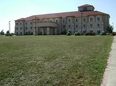 2nd image of 521 N Parkway Dr