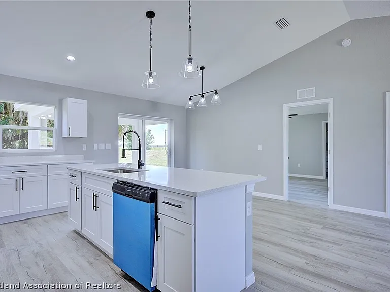 136 Friendly Cir — Photo 9