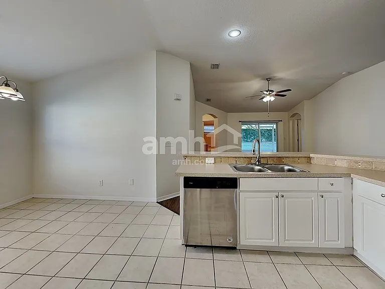 4528 Portobello Cir — Photo 4
