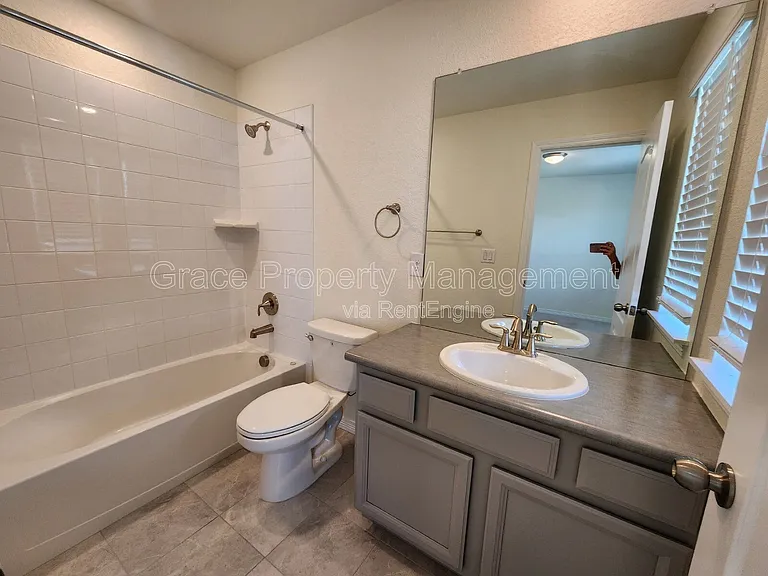 808 Byrd Dr — Photo 15