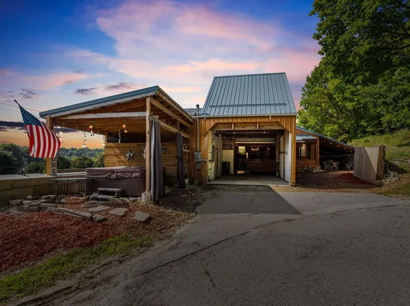 502 Volga Rd SW, Elkader, IA 52043