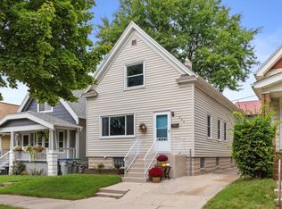 226 E Rosedale Ave, Milwaukee, WI 53207