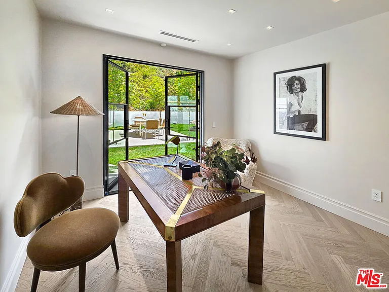 2288 Coldwater Canyon Dr — Photo 35